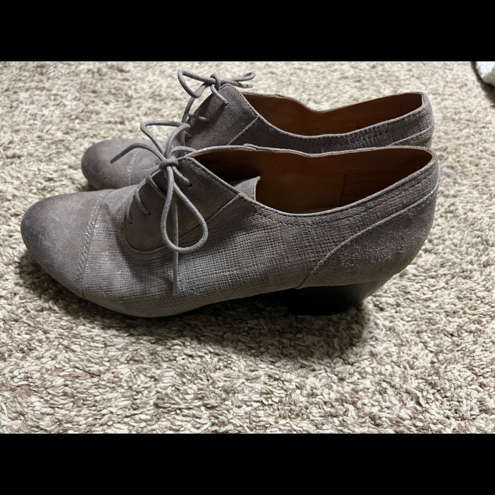 Gray lace up heel